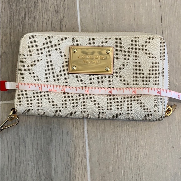 Michael Kors wristlet - Picture 4 of 5